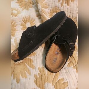 EUC- BIRKENSTOCK- BLACK SUEDE CLOG SZ 39/8.5